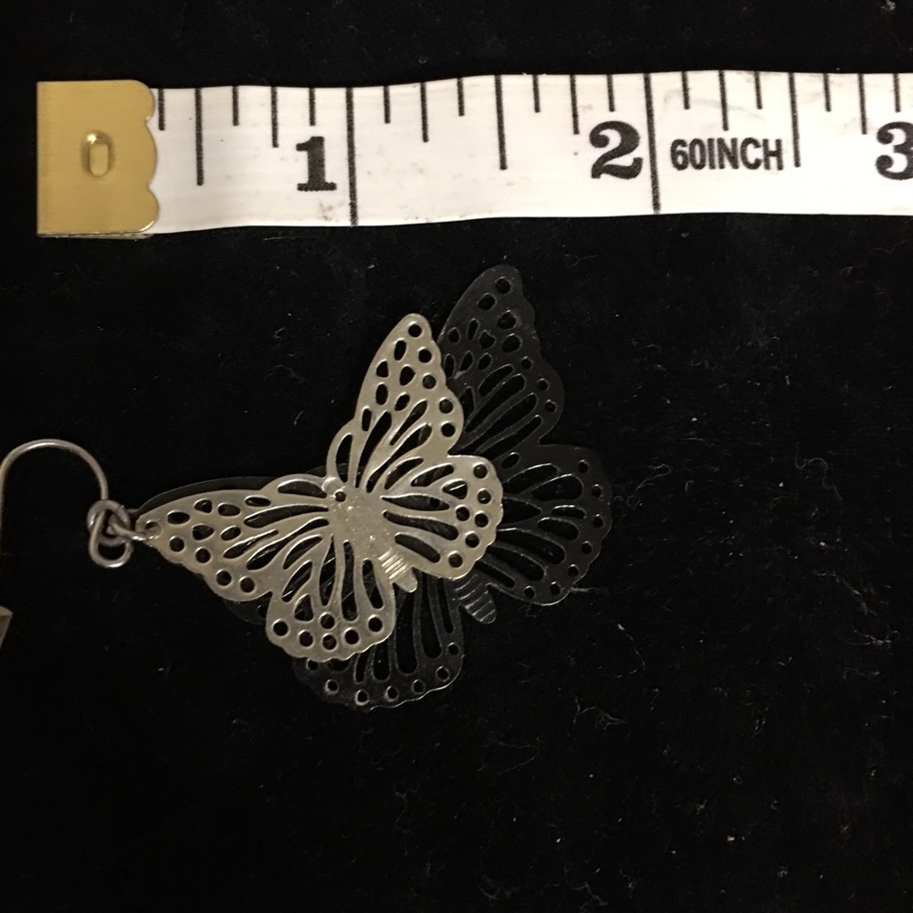 Set of two butterfly themed earrings - Picture 4 of 4